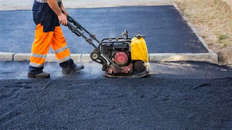 Before you hire a driveway and paving contractor in Framingham, Massachusetts, browse through our network of over 122 local driveway & paving contractors. Read through customer reviews, check out their past projects and then request a quote from the best driveway & paving contractors near you. 